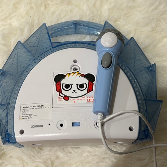 Frozen Doll with Microphone and Bag - Picture 5 of 6